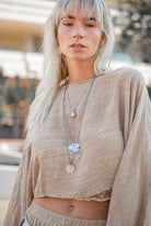 Ibizamode Moost Wanted Nova Top brown cropped dames top with flowy sleeves